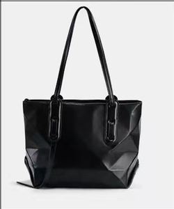 Bolso de mano ajustable con patrón de diamantes geométricos duraderos y clásicos, Material de PVC de moda, logotipo personalizado conveniente - Product Image 2