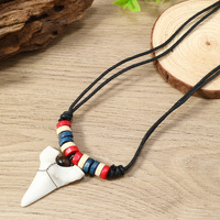 Accessoire de Collier Rétro Bohème d'Été pour Vacances, Perles en Bois Personnalisées à Dents de Requin, Tendance Surf