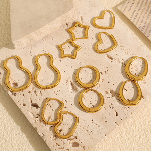 Pendientes de aro chapados en oro con forma de corazón, estrella, ovalados, redondos, joyería de moda unisex para mujeres y hombres, diseño abierto de estilo europeo simple - Product Image 1