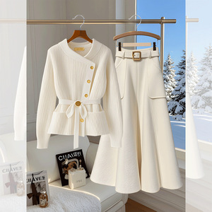2025 semplice abito da donna a due pezzi di fascia alta nuovo stile coreano gonna All-Match Top Set Casual in tinta unita con motivo lavorato a molla - Product Image 2