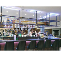 Comptoir de bar noir brillant au design moderne et étanche pour restaurant, bar à domicile et usage en centre commercial avec garantie de 10 ans