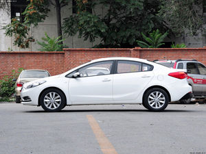 <span class=keywords><strong>Kia</strong></span> K3 d'<span class=keywords><strong>occasion</strong></span> haut de gamme 2015, économique en carburant pour la conduite en ville, prix abordable, disponible dès maintenant. - Product Image 5