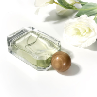 Bouteilles de parfum rectangulaires uniques de vente chaude emballage en verre bouteille de parfum d'huile essentielle de 50ml 100ml avec boîte