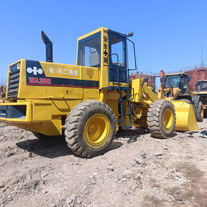 Chargeur frontal Komatsu WA300 d'occasion, capacité nominale de 15 tonnes, moteur CAT 3304, 92 KW, inspection vidéo - Product Image 1