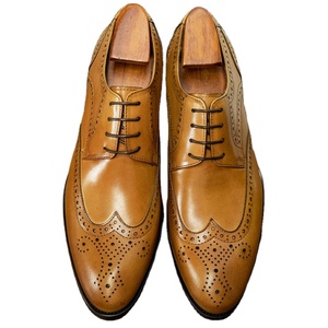 รองเท้าหนังหัวแหลมสำหรับผู้ชายสไตล์อังกฤษคุณภาพสูง ดีไซน์หรูหราทันสมัยปี 2025 เหมาะสำหรับใส่ทำงานและโอกาสพิเศษ - Product Image 1