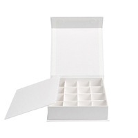 Boîte cadeau de Noël personnalisée en chocolat, emballage rigide en papier en forme de livre avec insert découpé et logo estampé à chaud