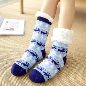 Vente en gros de chaussettes Sherpa chaudes d'hiver pour femmes chaussettes de Noël antidérapantes doublées de fourrure avec caractéristique respirante - Product Image 3