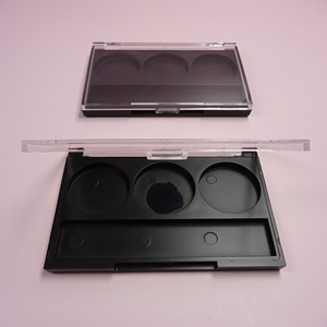 Paleta de maquillaje vacía de 3 colores con tapa transparente, estuche cosmético con ranura para brocha, estuche para sombras de ojos, para envasar polvos cosméticos - Product Image 1