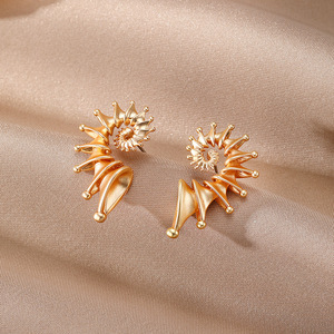 Boucles d'oreilles à clip en forme de couronne, or et argent, géométriques, double anneau, pour femmes, à porter au quotidien - Product Image 4