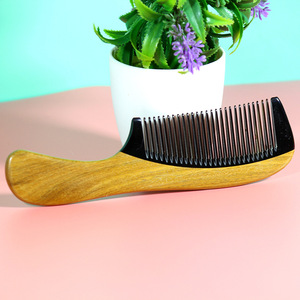Peine para el cabello de madera de sándalo verde con forma de U de cuerno de buey, multifunción para uso doméstico y masajes, 15-20 cm - Product Image 3