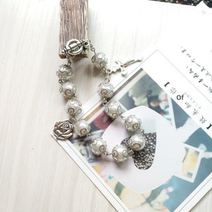 Gelang Rosario Salib dan Mutiara Akrilik Imitasi Putih Elegan dengan Hiasan Tengah Mawar untuk Wanita - Product Image 4