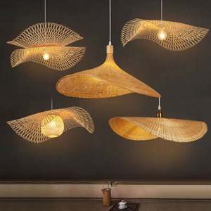 Lustre d'intérieur en rotin rond tissage de bambou personnalisé suspension rétro service d'installation de projet en osier tissé à la main en bois - Product Image 1