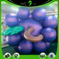 Énorme ballon gonflable de raisins violets personnalisés pour le décor de festival de musique