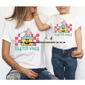 Transferts thermocollants DTF lavables à presser pour sweat-shirts, motif Lapin rose mignon aux fleurs de fraise épanouies - Product Image 5
