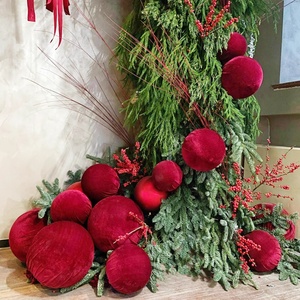 Bolas Grandes de Terciopelo Rellenas de Espuma, Utilería Decorativa de <span class=keywords><strong>Navidad</strong></span>, Esfera de Tela Roja para Decoración de Fondo de Boda - Product Image 1