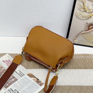 Couche supérieure en <span class=keywords><strong>cuir</strong></span> de vachette femmes <span class=keywords><strong>sac</strong></span> à bandoulière simple épaule pratique coque en <span class=keywords><strong>cuir</strong></span> souple multi-compartiment à la mode printemps été - Product Image 3