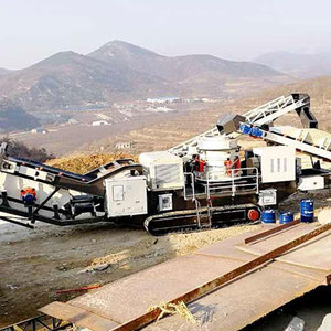 Concasseur à cône mobile sur chenilles à haut rendement 350 Th pour déchets de béton avec moteur comme composant central - Product Image 2