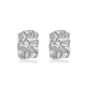 Vente en gros de boucles d'oreilles clous hypoallergéniques en acier inoxydable étanche plaqué or 18 carats PVD pour femmes - Product Image 3