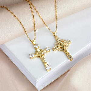 クロスボーダーホットクロスネックレスユニセックスニッチデザインハイエンド個性スポーティダイヤモンドペンダント鎖骨チェーンアクセサリーオロ - Product Image 2