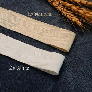 Étiquettes tissées personnalisées en polyester auto-adhésives à pliage central pour sacs de vêtements, avec découpe laser, pour marquage à chaud, vente en gros - Product Image 4