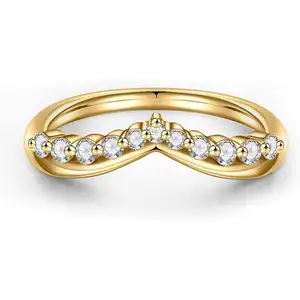 头饰v形弯曲Moissanite女式结婚戒指，D色VVS1透明实验室创造钻石可堆叠戒指14K。
