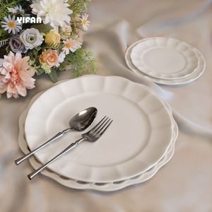 Plato Redondo de Porcelana Blanca Pura al por Mayor, Plato de Cena para Hotel, Juego de Platos de Cerámica de Hueso Fino con Relieve de Flores de Lujo - Product Image 4