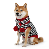 Sweater dan Syal Anjing 2 Buah Set Hitam Putih Motif Houndstooth Rajutan Pakaian Hangat Musim Dingin untuk Hewan Peliharaan Pom Pom Merah Hadiah untuk Anjing
