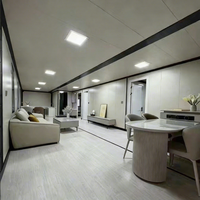 Maison conteneur extensible de luxe moderne entièrement personnalisée avec toit triangulaire, 2 chambres, cuisine, salon et salle de bain