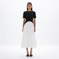 Nouvelle Robe Longue Femme Chic d'Été à Col Rond et Manches Courtes, Coupe Trapèze, Bicolore Noir et Blanc, Style Minimaliste Personnalisé pour le Bureau
