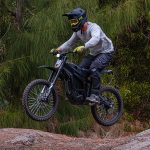 <span class=keywords><strong>Talaria</strong></span> MX4 Sting R 60V 8000W VTT Électrique Rétro Vélo Hybride Vélo de Motocross Électrique 45Ah - Product Image 4