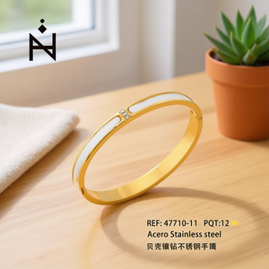 Bracciale Angelina in acciaio inossidabile con conchiglia e diamanti, tono oro, minimalista, da donna, per tutti i giorni - Product Image 2