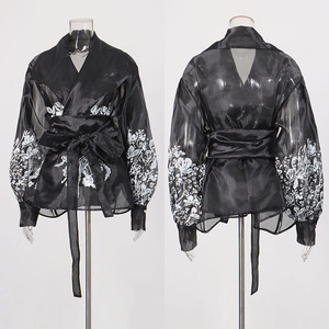 Elegante Weiße Bluse mit Blumenstickerei für Damen, Wickelbluse mit Revers, Taillengürtel und Bischofärmeln, Transparente Business-Bürobluse im Großhandel - Product Image 2