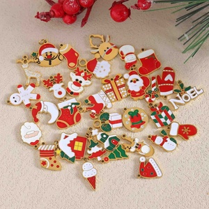 Bijoux pour enfants personnalisés en gros, pendentifs en acier inoxydable plaqué or 18 carats, breloques en zircon, émail coloré, bijoux de Noël DIY - Product Image 4