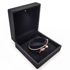 Mới Đến Tùy Chỉnh Cao Su Sơn Bangle Nhẫn Trang Sức Hộp Với Ánh Sáng LED - Product Image 2