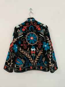 Chaqueta Suzani de Terciopelo Negro, Abrigo de Invierno Bordado, Chaqueta Bordada Suzani, Abrigo Artesanal Bohemio - Product Image 6