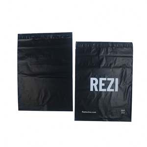 Bolsa de Correo de Polietileno Negra Brillante con Impresión UV/Screen Personalizada, Bolsa de Envío Negra de Polietileno Reciclado con Logotipo Blanco para Prendas - Product Image 4