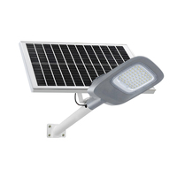 Lampadaire solaire avec batterie grande capacité, recharge automatique, étanche, pour tous types d'environnements extérieurs