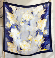 Écharpe 100% soie de mûrier 65x65 cm, écharpe bleue avec fleurs blanches, écharpe tendance pour femmes