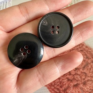กระดุมเสื้อโค้ททรงกลมทำจากเขาสัตว์ออร์แกนิก แข็งแรง ทนทาน สไตล์คลาสสิก เหมาะสำหรับเสื้อโค้ทหนาและเสื้อคลุม - Product Image 1