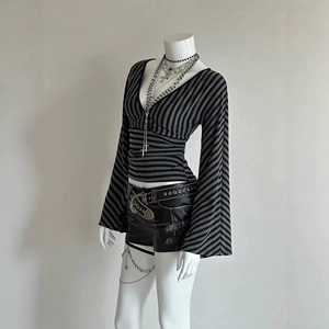 T-shirt rayé slim à col en V et manches micro-évasées, plissé croisé, style Y2K Dark Sweet Cool, pour femme, collection <span class=keywords><strong>d</strong></span>ébut de printemps - Product Image 1