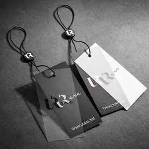 <span class=keywords><strong>Cartellini</strong></span> Trasparenti in PVC con Logo Stampato Personalizzato <span class=keywords><strong>per</strong></span> <span class=keywords><strong>Abbigliamento</strong></span>, Set di <span class=keywords><strong>Cartellini</strong></span> di Lusso Pendenti con Spilla e Cordino di Design in Carta <span class=keywords><strong>per</strong></span> Vestiti - Product Image 1