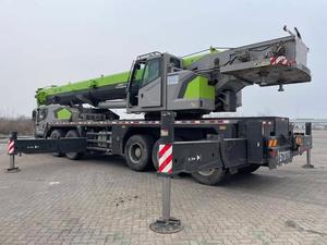 Grue sur camion ZOOMLION d'occasion ZTC950E7, capacité de levage maximale de 90 tonnes, excellent état, moteur inclus - Product Image 4