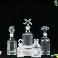 Bouteilles de diffuseur de roseaux en verre transparent vintage gravées de 50 ml, 100 ml, 200 ml, vases décoratifs ronds miniatures pour boutons de fleurs, vente en gros
