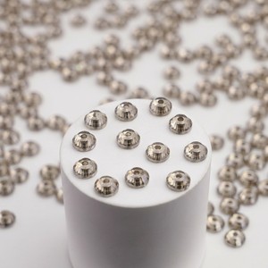 Perles de strass modernes en résine époxy gris-beige de 5 mm, forme diamant, dos plat, trou central, à coudre, pour la confection de bijoux au crochet - Product Image 6