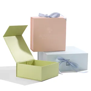 Vêtements habillés personnalisés soutien-gorge lingerie boîtes de livraison d'emballage en papier rigide de luxe boîte-cadeau pliante magnétique avec ruban