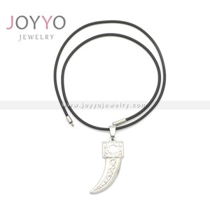 Nuovo stile pendente del <span class=keywords><strong>dente</strong></span> del Lupo della <span class=keywords><strong>collana</strong></span> di gomma <span class=keywords><strong>con</strong></span> il nero fibbia in acciaio inox - Product Image 4