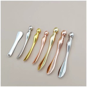 Spatule de luxe personnalisée en alliage de zinc pour crème contour des yeux, logo gravé au laser, spatule métallique réutilisable pour masque facial, outils de beauté pour soins de la peau, vente en gros - Product Image 3