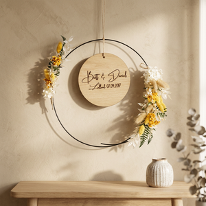 Corona de Boda Rústica de Madera y Metal, Decoración Floral Redonda Hecha a Mano, Adorno Colgante Personalizado con Nombre y Fecha - Product Image 6