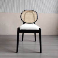Chaise de salle à manger en bois à cadre noir mat, dossier ovale de style moderne du milieu du siècle, coussin beige amovible, durable, légère et stable pour appartement