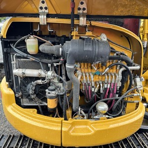 Excavatrice sur chenilles Cat 303.5ECR d'occasion en bon état, facile à utiliser, avec conduites hydrauliques et accessoires personnalisés gratuits - Product Image 6